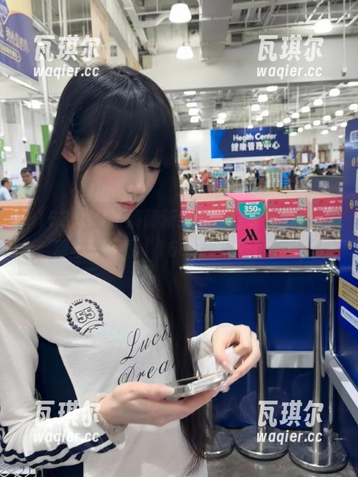了解最新八卦，分享你的观点，别忘了下载“163.sk”吃瓜类app