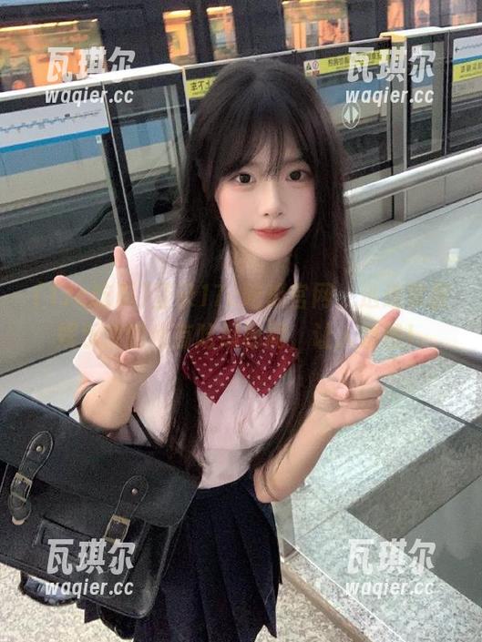 登录17c吃瓜官网，迅速掌握娱乐圈的所有吃瓜秘闻，让人劝退！