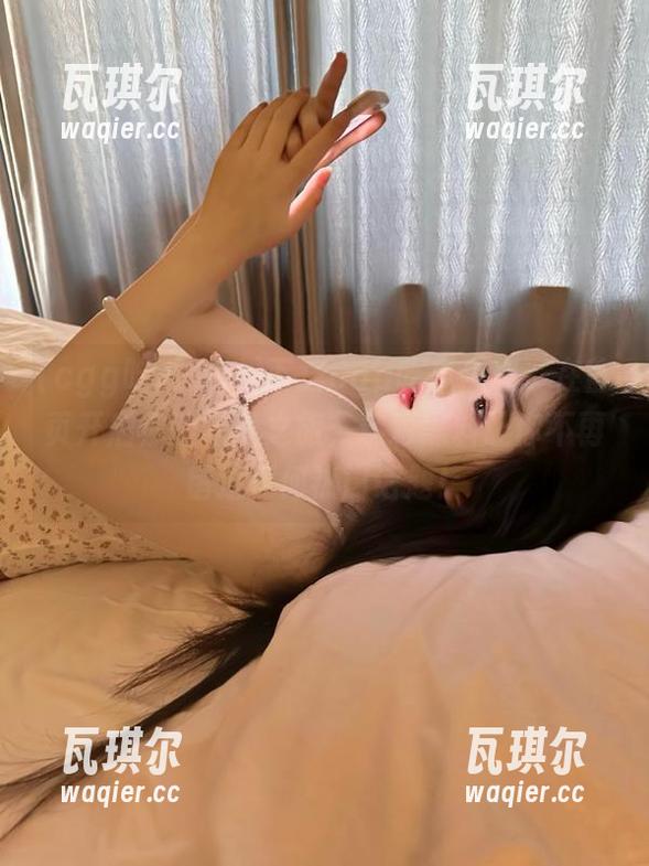 下载cgg吃瓜黑料，在首页开启你的吃瓜之旅，精彩黑料让你不再错过任何热门话题！