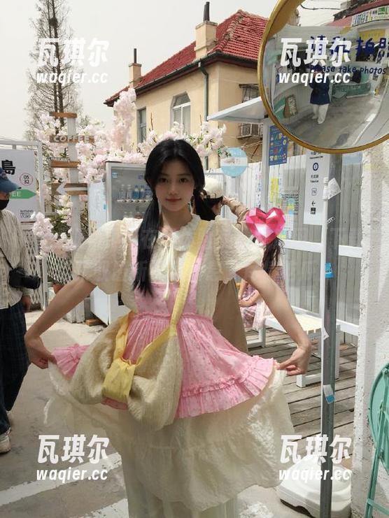在线体验免费吃瓜网，下载后获取最新热瓜信息，尽情吃瓜！