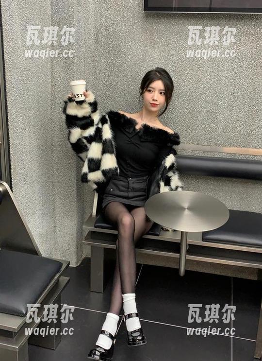 吃瓜不打烊95176.app，永不迷路，尽情探索趣味花边新闻的无限可能！