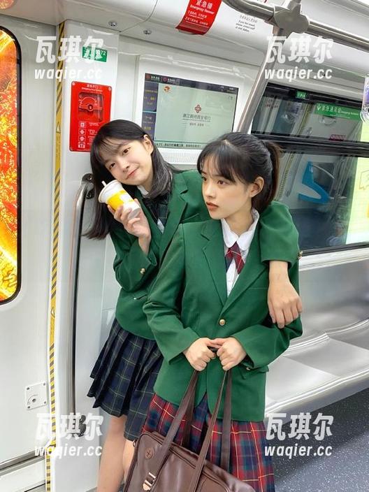 轻松登录“吃瓜黑料在线”，让你成为吃瓜界的黑料专家！