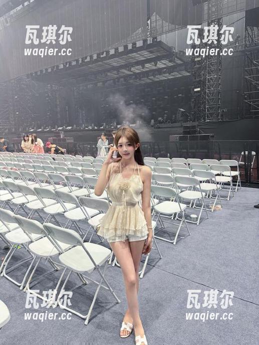 想知道哪些明星的黑料？快来登录黑料不打样，带你一探究竟！