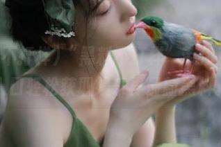 “黑料不打样”带你直达，入口轻松获取娱乐界最新黑料。