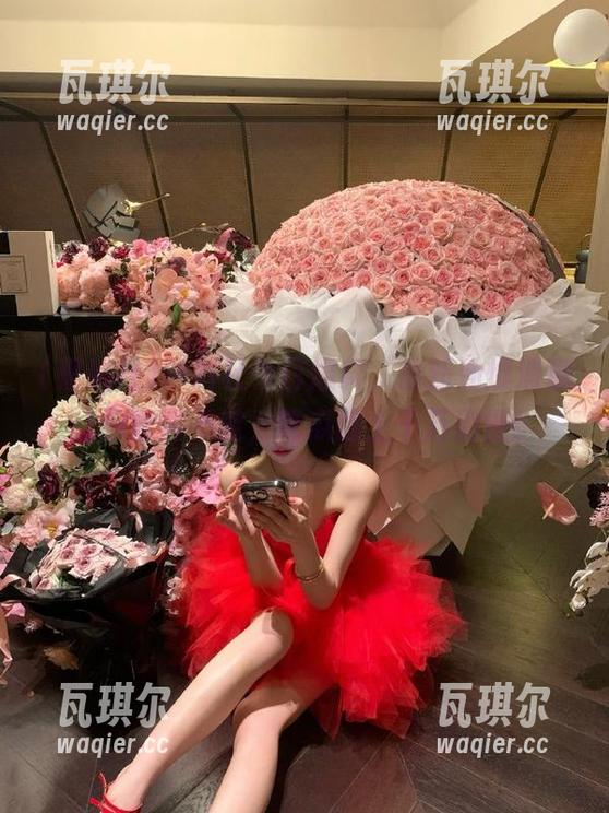 黑料社今日爆料，最新劲爆消息让你欲罢不能，吃瓜路上千万别慢！